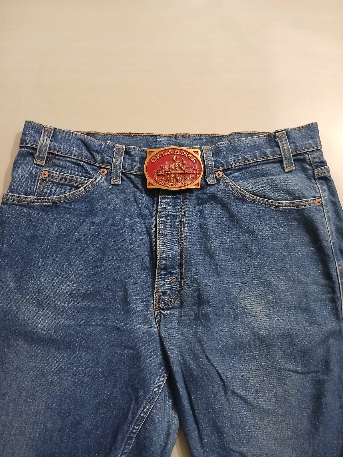 Oklahoma Wildcatters Vintage Belt Buckle – Worn on belt with jeans Oklahoma Wildcatters vintage belt buckle – worn on belt with jeans