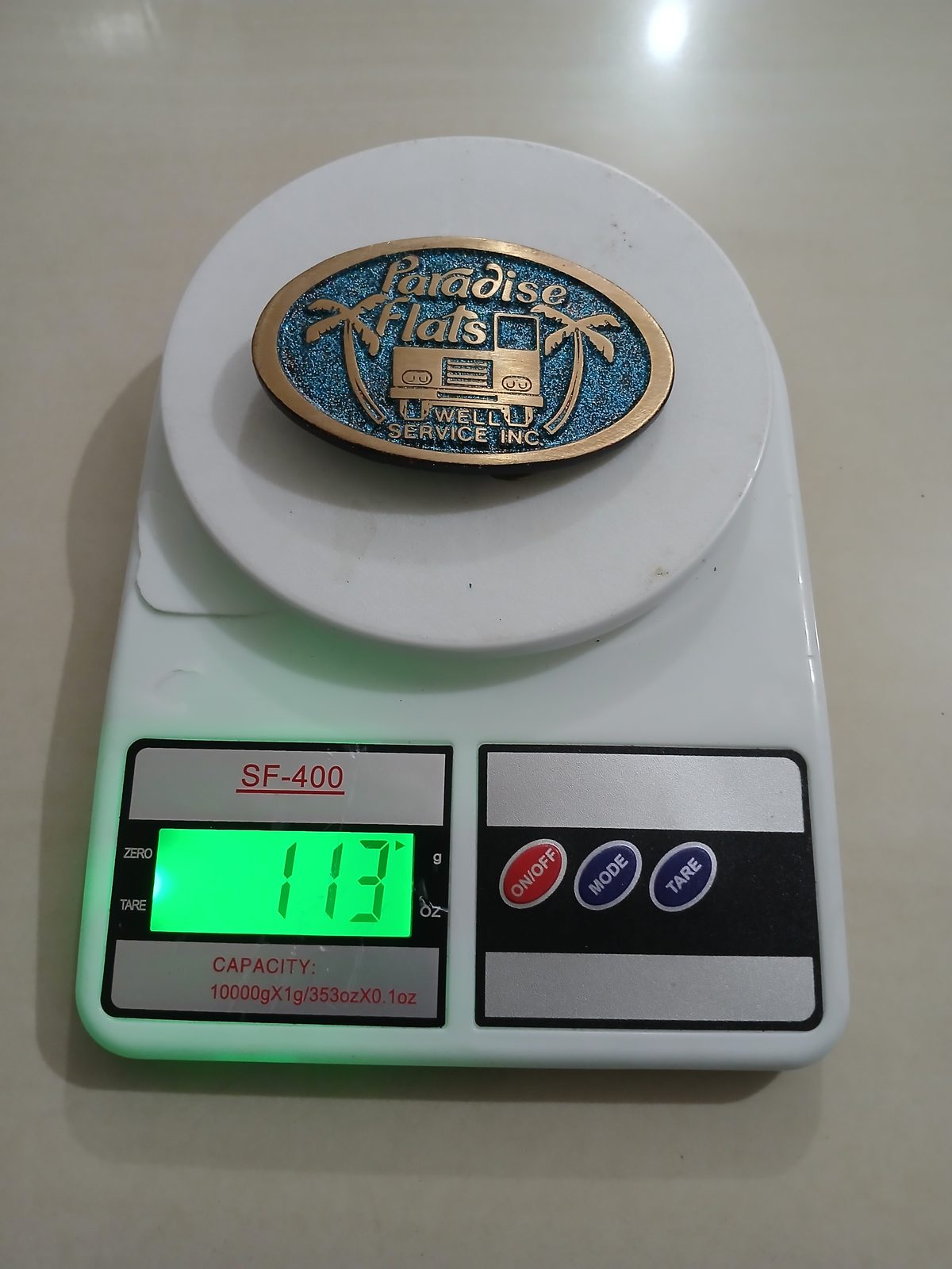 Paradise Flats Well Service Inc Vintage Belt Buckle – On scale showing weight Paradise Flats Well Service Inc vintage belt buckle – on scale showing weight