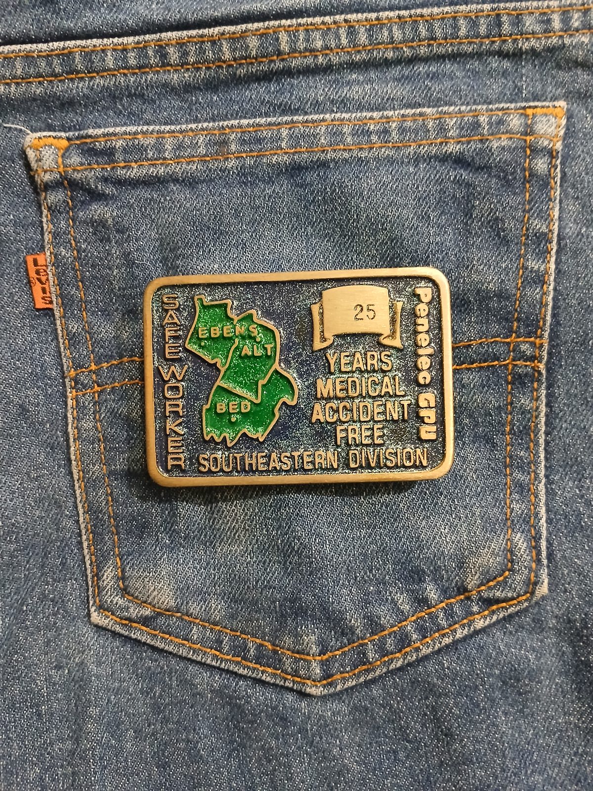 Penelec GPU 25 Years Safe Worker Vintage Belt Buckle – On jeans back pocket Penelec GPU 25 Years Safe Worker vintage belt buckle – on jeans back pocket