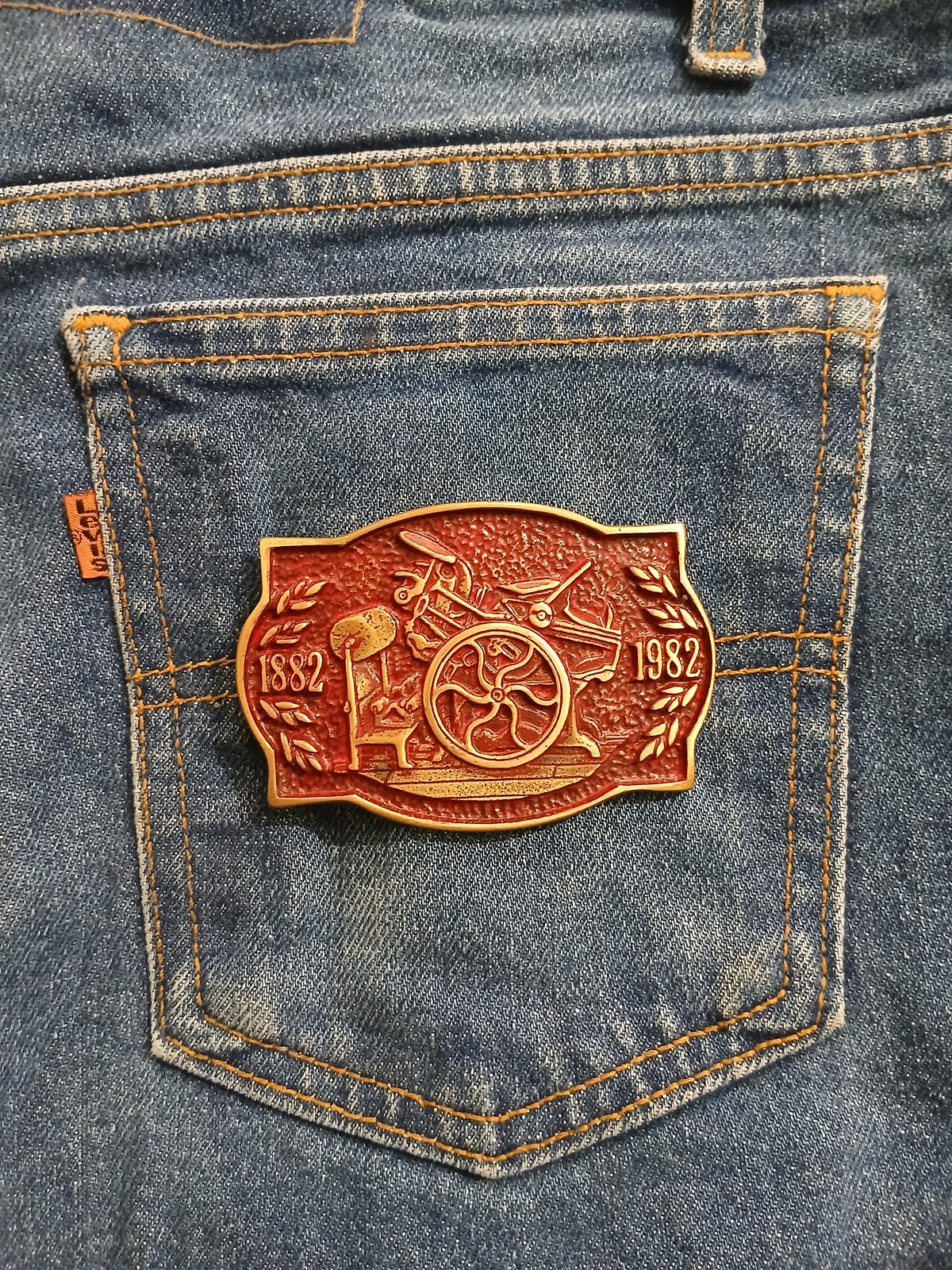 Printing Press 1882-1982 Vintage Belt Buckle – On jeans back pocket Printing Press 1882-1982 vintage belt buckle – on jeans back pocket