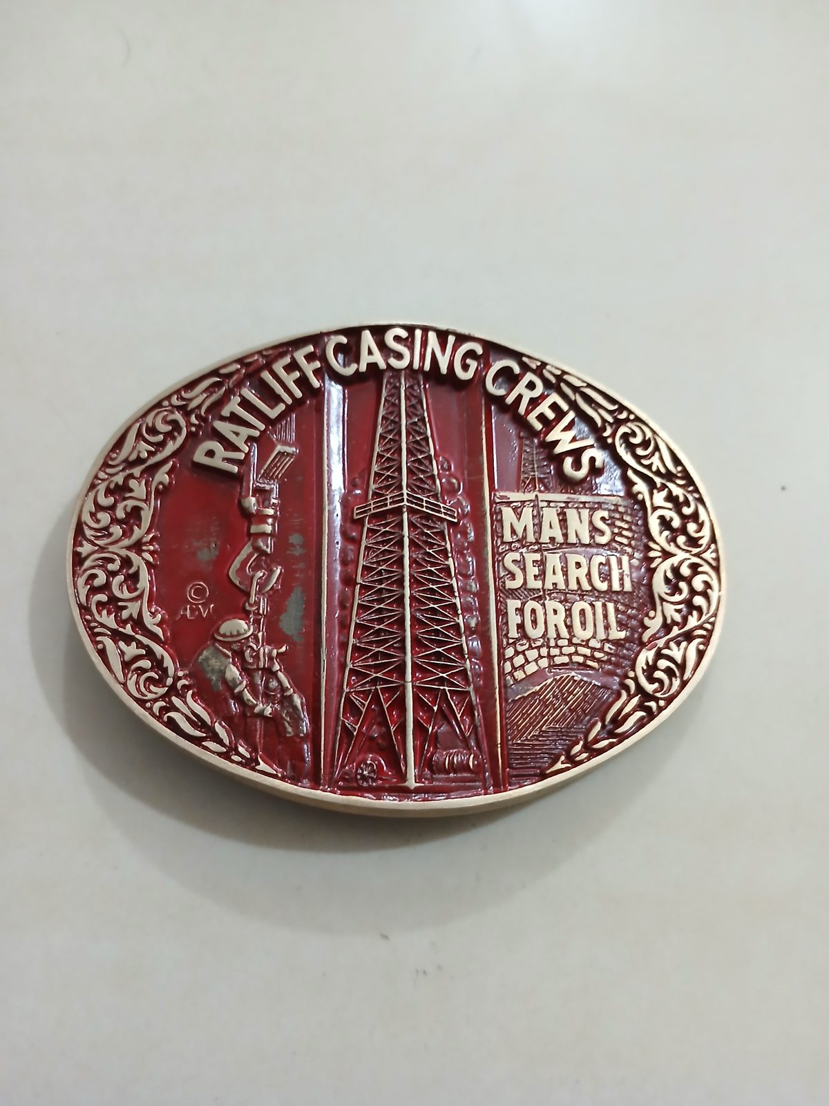 Ratliff Casing Crews Mans Search For Oil Vintage Belt Buckle – Front view Ratliff Casing Crews Mans Search For Oil vintage belt buckle – front view