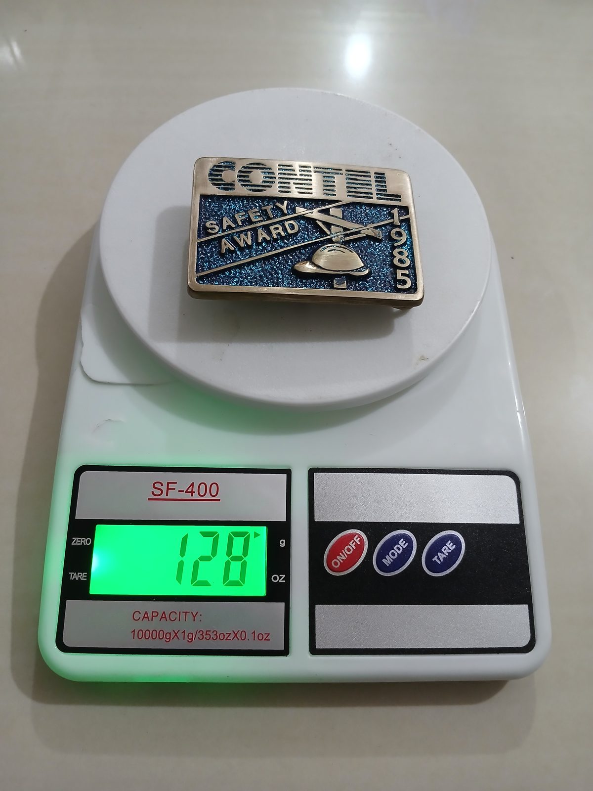 Safety Award Hard Hat Vintage Belt Buckle – On scale showing weight Safety Award Hard Hat vintage belt buckle – on scale showing weight