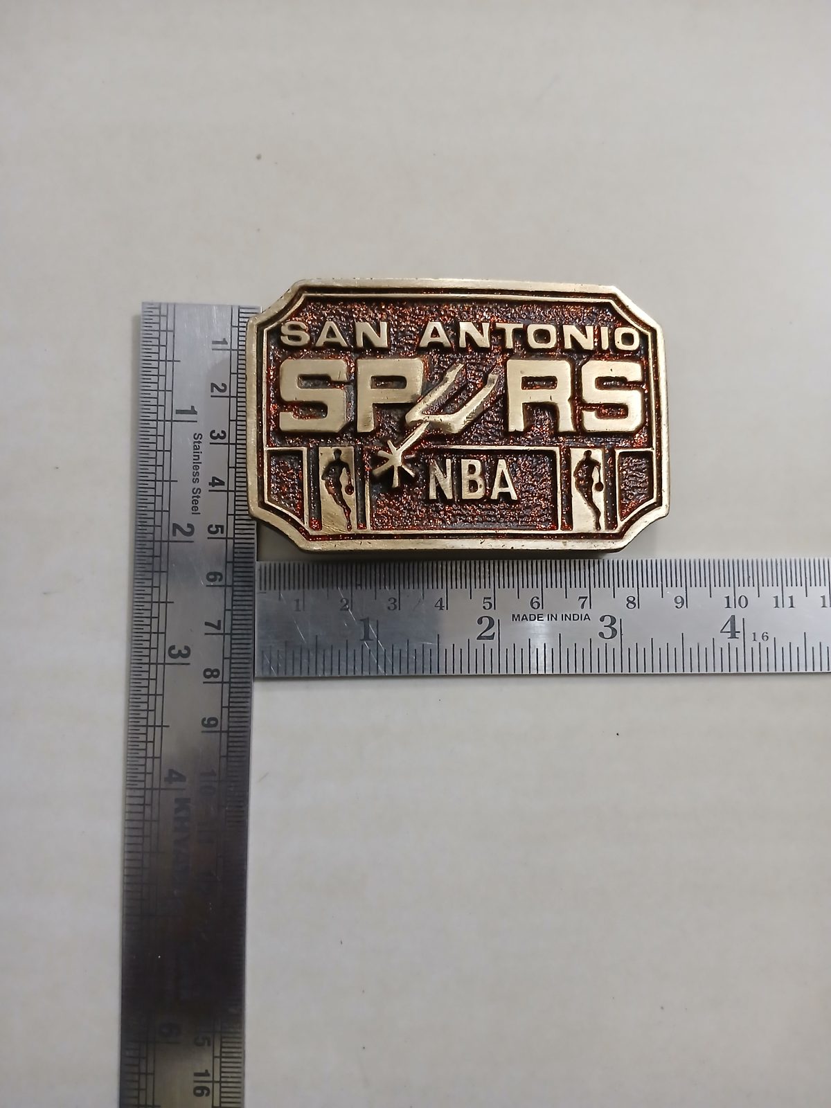 San Antonio Spurs NBA Vintage Belt Buckle – With ruler for size San Antonio Spurs NBA vintage belt buckle – with ruler for size