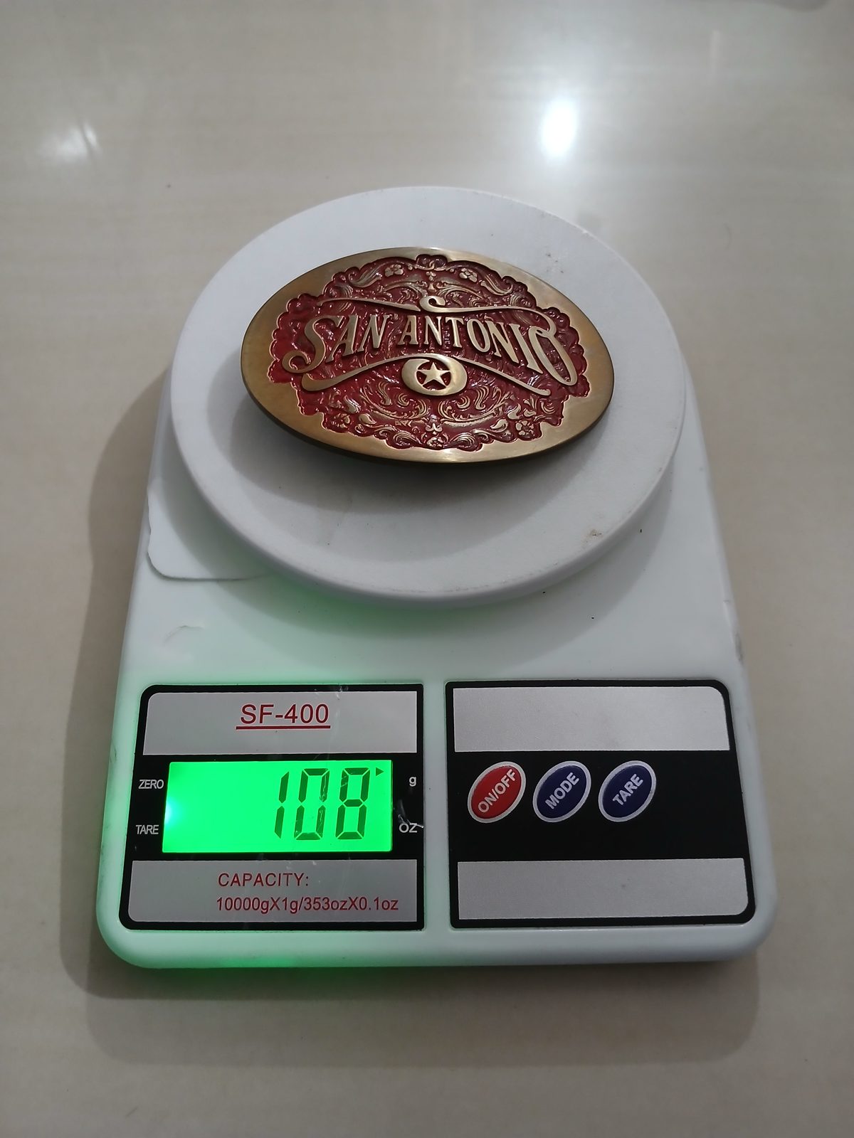 San Antonio Vintage Belt Buckle – On scale showing weight San Antonio vintage belt buckle – on scale showing weight