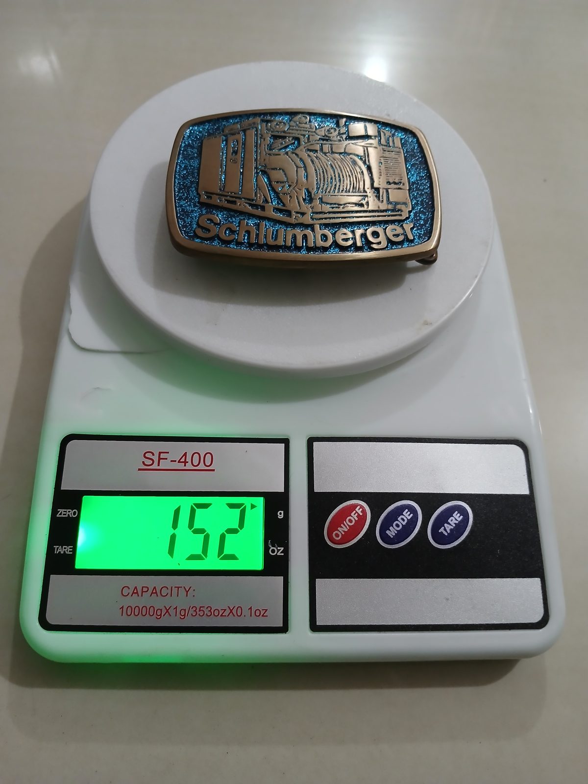 Schlumberger Truck Vintage Belt Buckle – On scale showing weight Schlumberger Truck vintage belt buckle – on scale showing weight