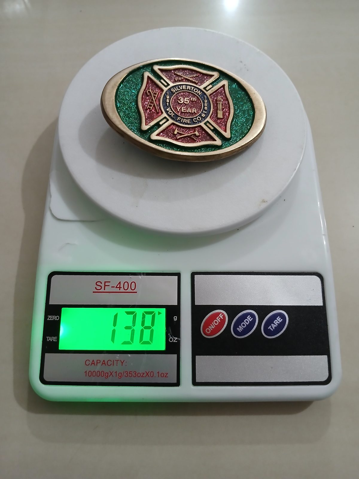 Silverton Vol Fire Co 35th Year Vintage Belt Buckle – On scale showing weight Silverton Vol Fire Co 35th Year vintage belt buckle – on scale showing weight