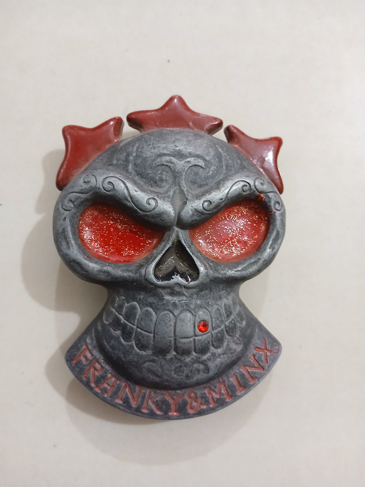 Skull Red Eyes Vintage Belt Buckle – Front view Skull Red Eyes vintage belt buckle – front view