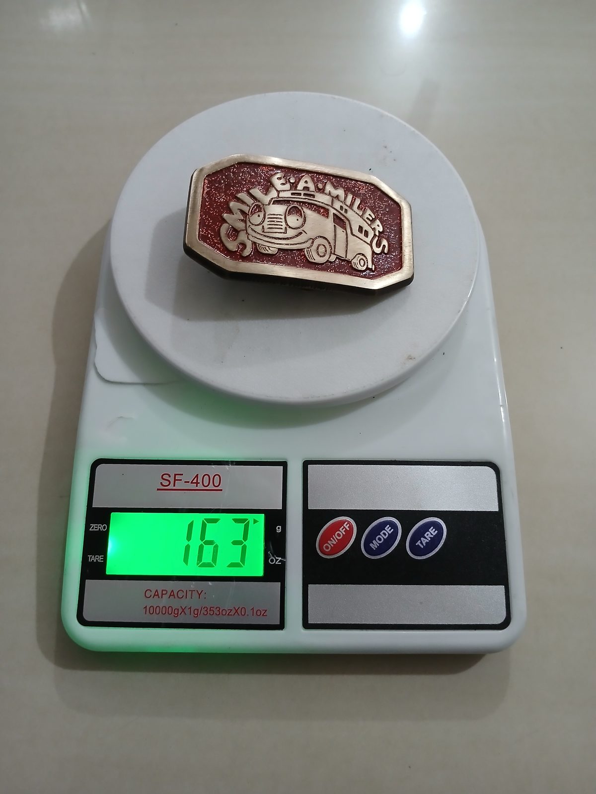 Smile-A-Milers Vintage Belt Buckle – On scale showing weight Smile-A-Milers vintage belt buckle – on scale showing weight
