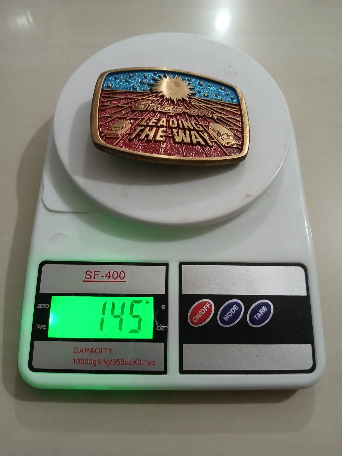 Snap-on Leading The Way Vintage Belt Buckle – On scale showing weight Snap-on Leading The Way vintage belt buckle – on scale showing weight