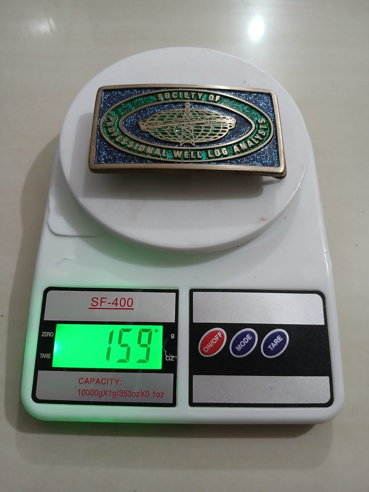 Society of Professional Well Log Analysts Vintage Belt Buckle – On scale showing weight Society of Professional Well Log Analysts vintage belt buckle – on scale showing weight