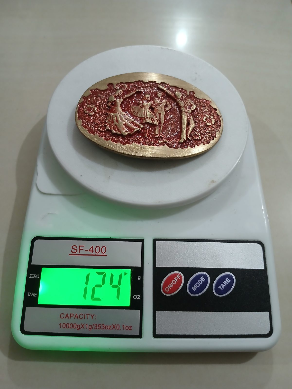 Square Dancers Vintage Belt Buckle – On scale showing weight Square Dancers vintage belt buckle – on scale showing weight