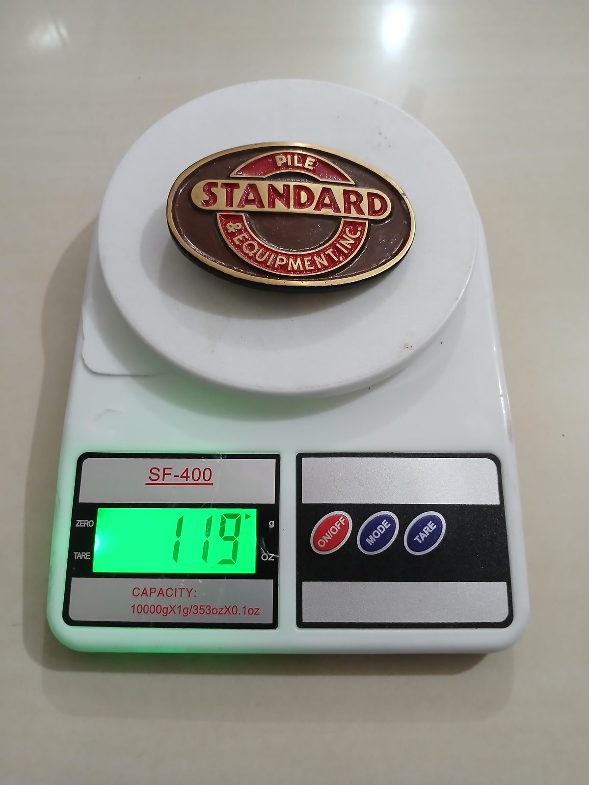 Standard Equipment Inc Vintage Belt Buckle – On scale showing weight Standard Equipment Inc vintage belt buckle – on scale showing weight