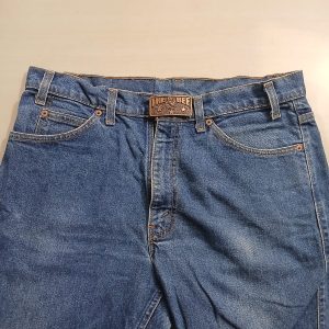 The Bee vintage belt buckle – worn on belt with jeans