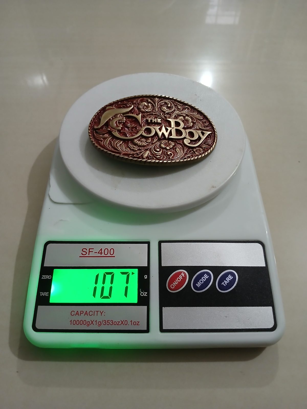 The Cowboy Vintage Belt Buckle – On scale showing weight The Cowboy vintage belt buckle – on scale showing weight
