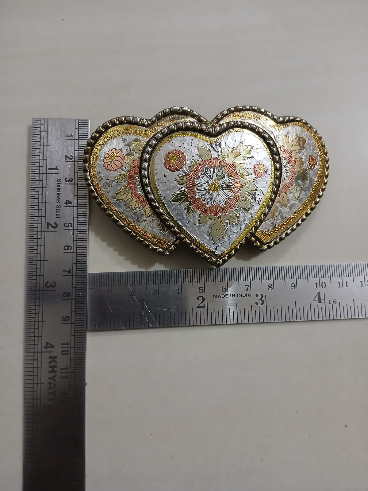 Triple Heart Floral Vintage Belt Buckle – With ruler for size Triple Heart Floral vintage belt buckle – with ruler for size