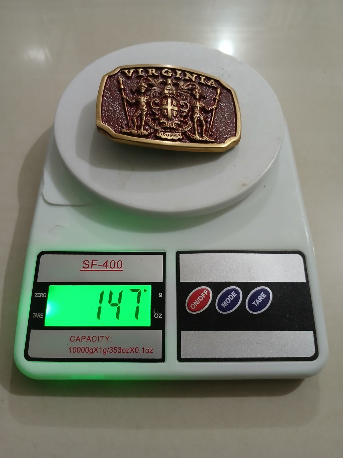 Virginia Coat of Arms Vintage Belt Buckle – On scale showing weight Virginia Coat of Arms vintage belt buckle – on scale showing weight